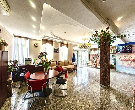 Просторный холл